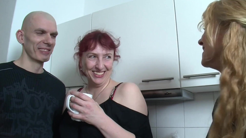Erotic only: Eu trouxe algo para meu marido mastigar! Ele está ansioso...