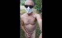 Janneman janneman: दिखावटी आउटडोर जंगल में नग्न वीर्य निकालना