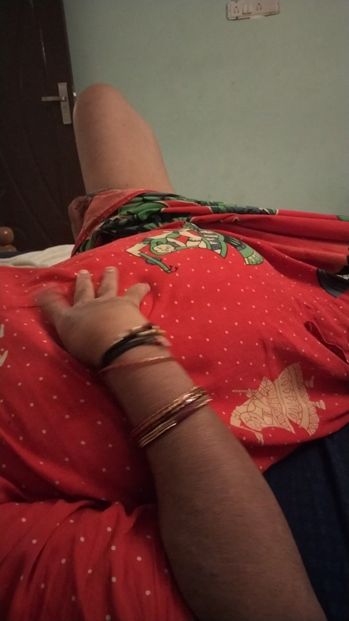 Tamil lesbian: Sharing Her Sex Experience and Dirty Talking