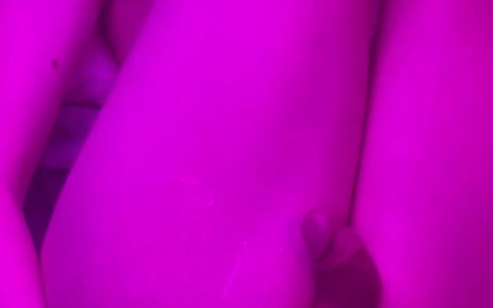 Brashen: Femboy anaal orgasme van vibrator