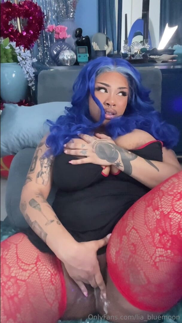 Riley dace: Ebenholz, vollbusige squirtet ihr valentinstag-kleid