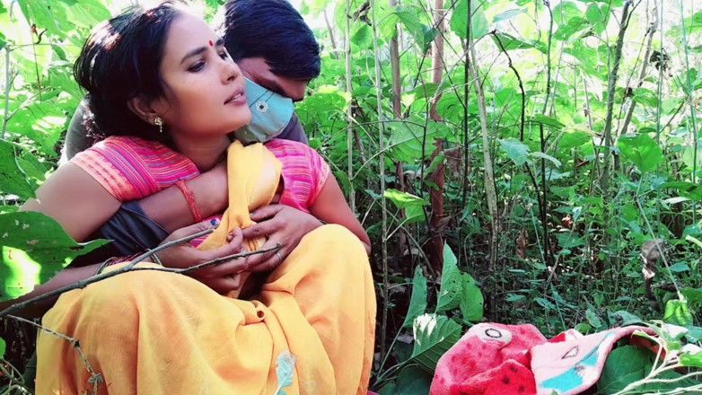 Renudbf: Indian Desi Newly Married Girl Wants to Have Outdoor Sex...