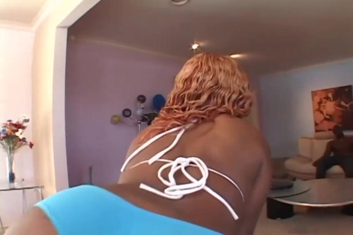 Black Sinner: 赤毛黒檀は彼女の猫にBBCの奥深くを取ります