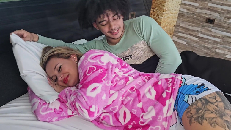 KerentSleen: Big Tits Stepmom Doesn't Like to Be Alone in Bed