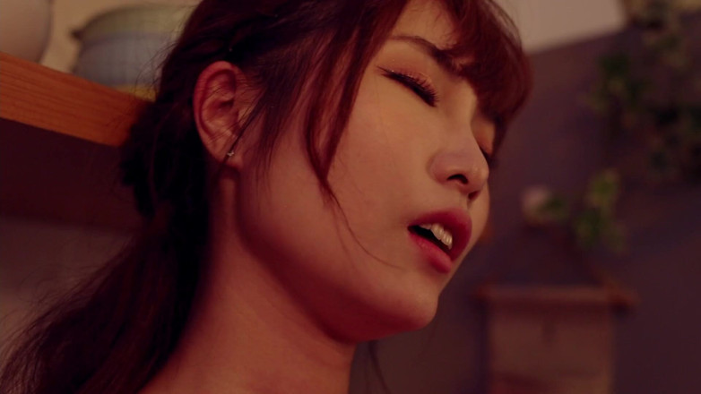Asian Milfs n Teens: Şehvetli Çinli kız arkadaş erkek arkadaşını emiyor - sapık orta yaşlı seksi...