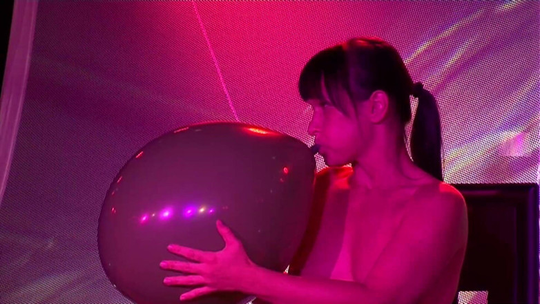 Looners Passion: Blow to Pop na pódiu