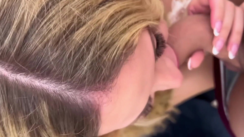 Bradybud: Kongkek panas pada sudut pandangan pertama dengan awek blonde cantik...