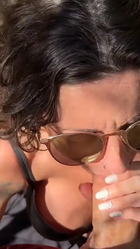 Prsatá dívka chce nedbalý vykouřit ho (cover Her Front in Spit) u jezera - téměř chycena 3krát