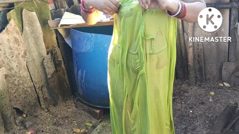 Anita yadav: India esposa en casa bañándose tetas calientes y calientes