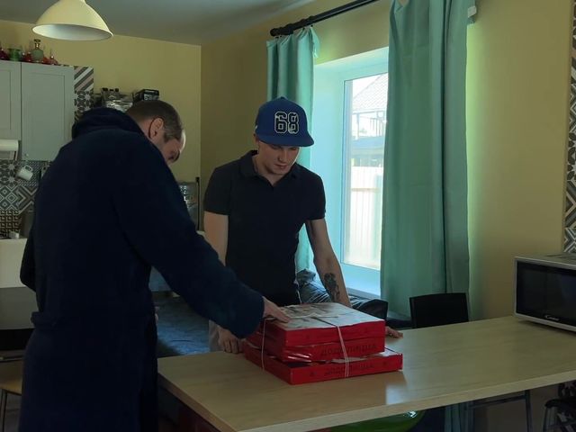 Seduced the Pizza Delivery Man and Fucked His Tight Ass on the Table (Falcon Al Gay Porn)