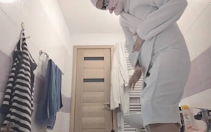 Mirsur: MILF Shaves Her Pussy. Sexy Brunette Big Ass, Big Tits,...