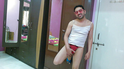 Cute & Nude Crossdresser: Sexy sissy crossdresser femboy sweet lízátko v chimě, tanga, sluneční...