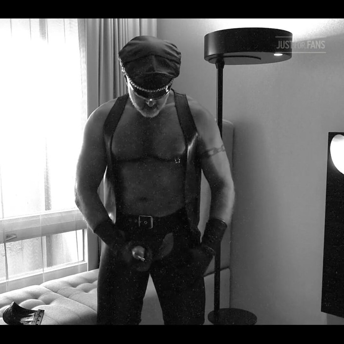 Mike Gross: Solo Man