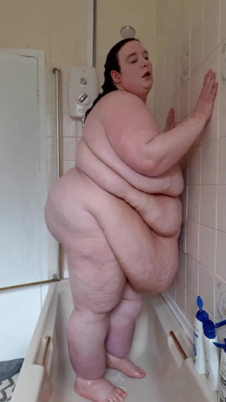 SSBBWLadyBrads: Goyangan mandi dari teman ssbbwmu