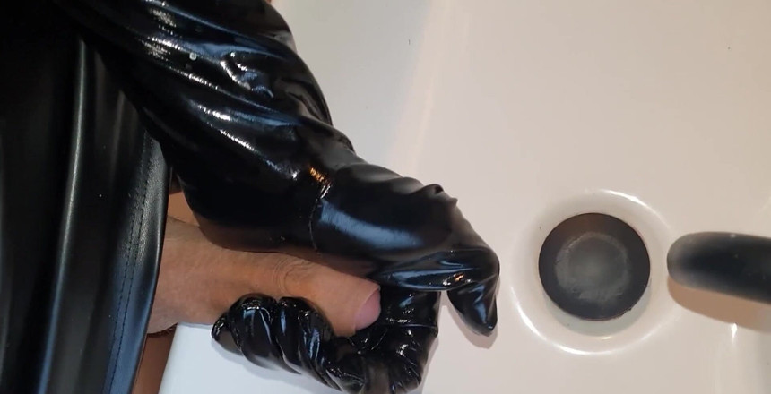 JessicaXD: Všechno to bylo trochu moc - nezbedná pvc rukavice honí.