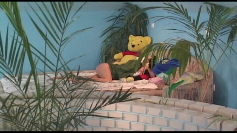 Best Amateur Sex: Blonde slet slikt sperma uit grote zwarte lul en wordt...