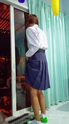 Sinh viên nghịch ngợm chơi ở giữa đường.