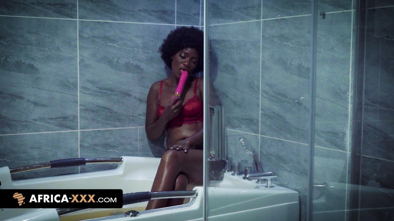 Africa-XXX: Solo en el baño