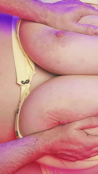 Snelle neukpartij voor rondborstige bbw Anna Katz met haar slipje in haar mond