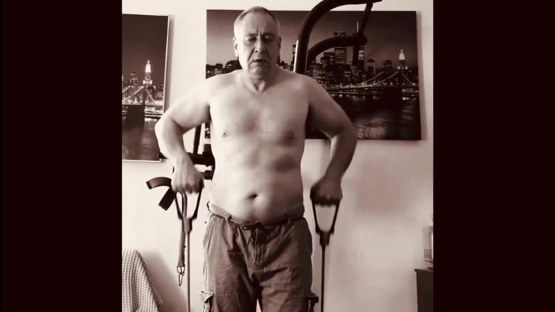 Alex Art: Bărbat puternic se masturbează după antrenament