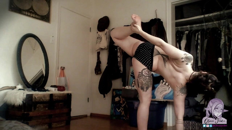 Olivia Jarden: मूर्ख नग्न योग प्रवाह