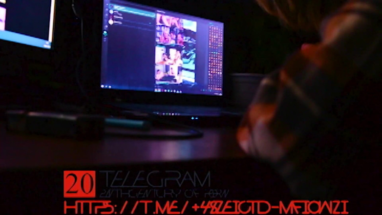 20th century of porn: Söt flicka i handbojor