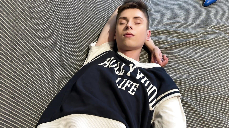 Morflot24: Si kembar evgeny menggoda sahabatnya dan ngentot pantatnya dengan nikmat