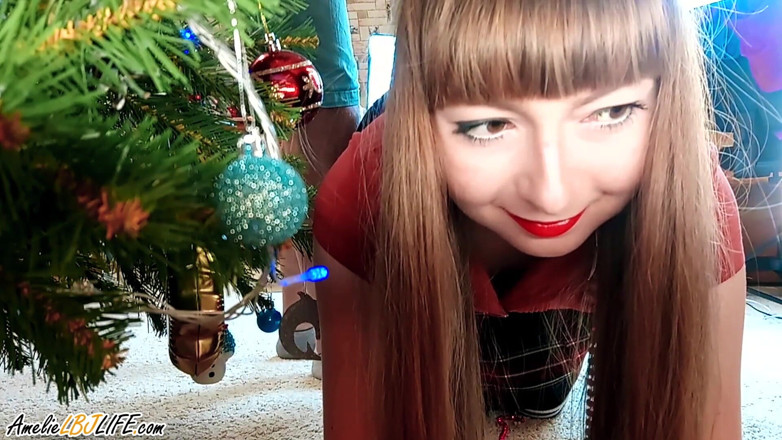Amelie Dubon: Teen fingering and doggystyle fuck on Christmas - hard orgasm