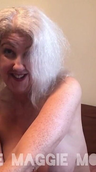 Anale con un dildo di vetro