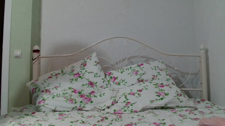 ANGELA_LADY: L a fini debout sur le lit
