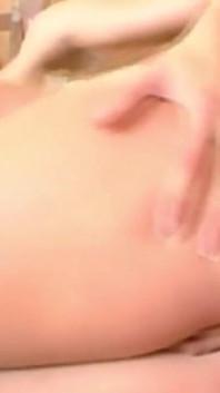 Procace bionda miLF cavalca in profondità nel buco della puzza