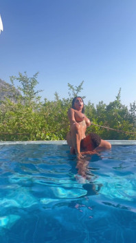 Essere Infedelissimo a Mio Marito Con Il Gigantesco Cazzo Vicino in Piscina Yasmina Khan