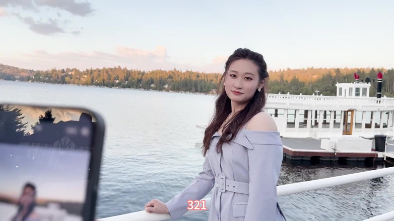 Chloe Lin: 순진한 여대생과 오프라인 데이트