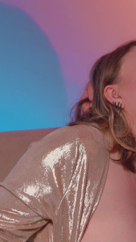 Messy Deepthroat stříkající děvka je pochcána - šukání do krku, piss play, zezadu a zlatý déšť na obličej
