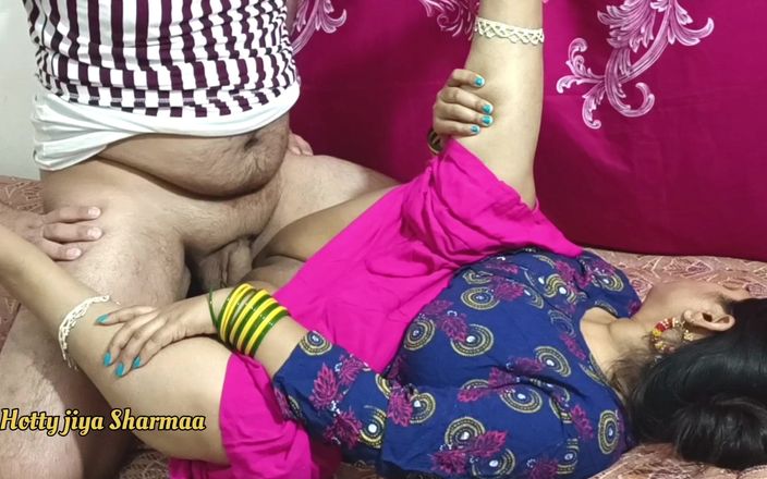 Desi Club House: Adik tiri dan abang tiri berbagi ranjang dan ngentot habis-habisan
