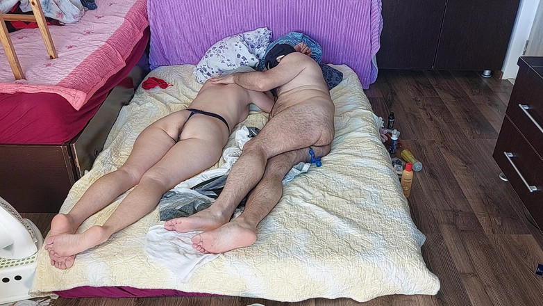 Amateur_MS: Bir Çiftle Ateşli Ön Sevişme, Vücuda Yağ Masajı.