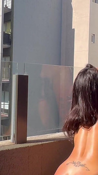 Me Follé a Mi Mujer En El Balcón Y Me Corrí Dentro De Su Coño.