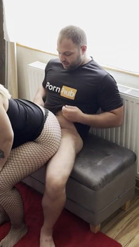 Šukal jsem nevlastní sestru s velkým zadkem před párty a měl obrovský orgasmus.