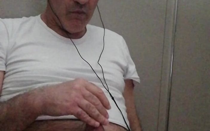 Setesesso7: Branlette nocturne avec éjaculation finale