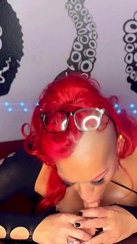 Profesoara sexy îi oferă elevului instrucțiuni de masturbare