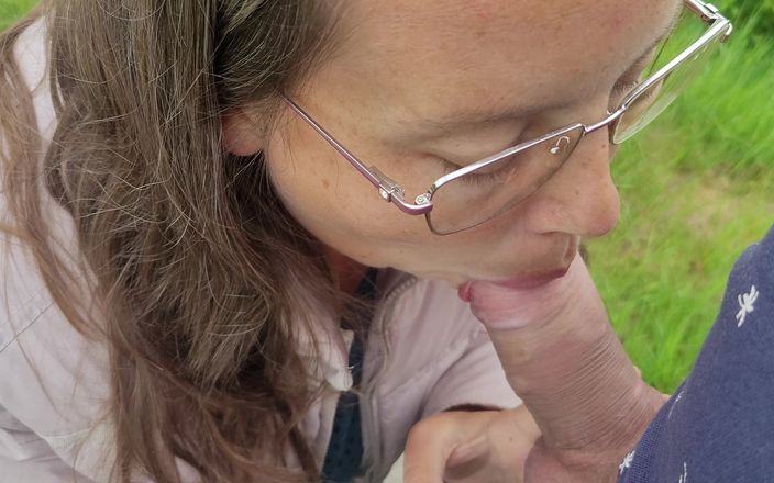 Alison Robell: Velmi riskantní kouření uprostřed cesty, ale vzrušení dělá to více...
