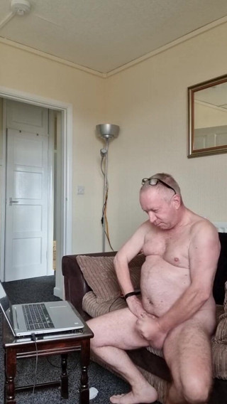 Robert Ellis porn: Чоловік майстерно мастурбує, поки не вистрілить