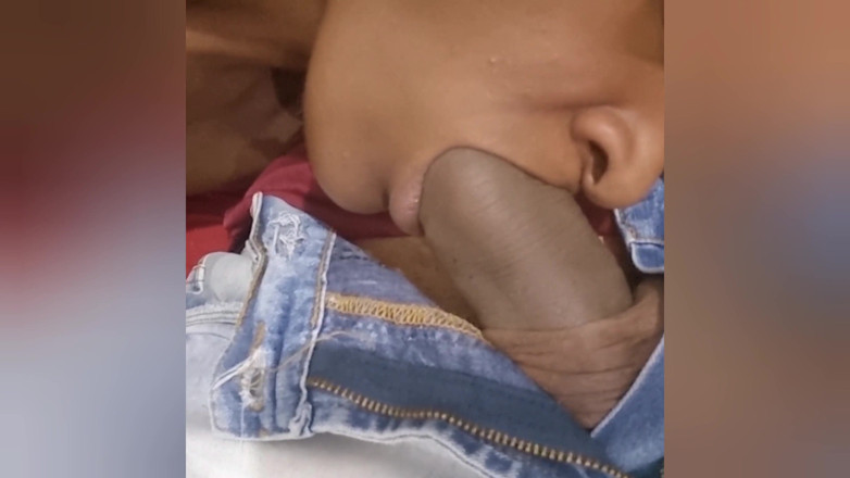 Amanda the black panther: Min frus styvdotter, suger stort i soffan