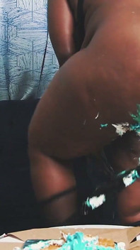 Pearl's Birthday Cake Smash - sensual molhada e bagunçada no cu