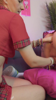 Doppio orgasmo epico per quella succosa sissy