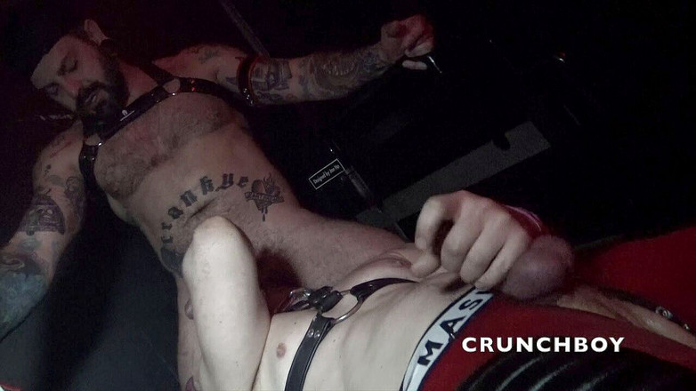 BERLIN BAREBACK CLUB: Séance de fisting pour Ashley Rider et Francy T.