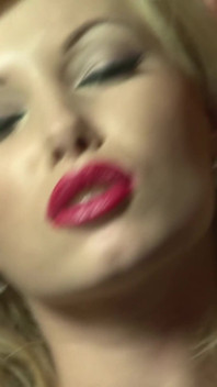 Sensual clásico porno de los 90 follando con la sexy rubia Donna Bel