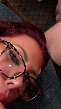 แก๊งแบนด์สมัครเล่นกับนางเอกหนังโป๊หัวแดงนมใหญ่ Evelina Mit Brille