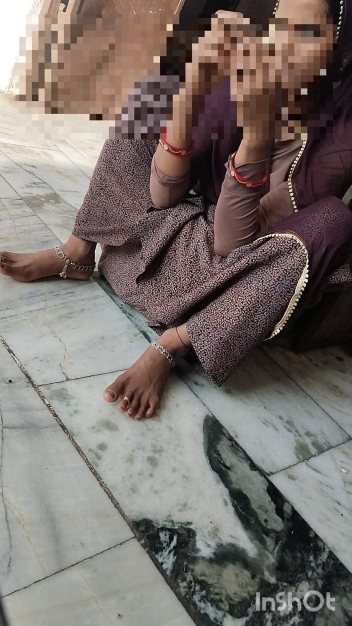Pushpa-devi couple: Heute war pushpas ehemann nicht zu hause