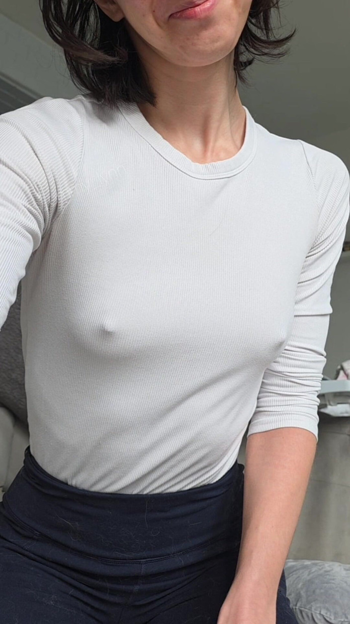 Ms_Emmy_Lynn: Bhlose nippel durch weiße hemd leggings, strippen bis hinten muschi...